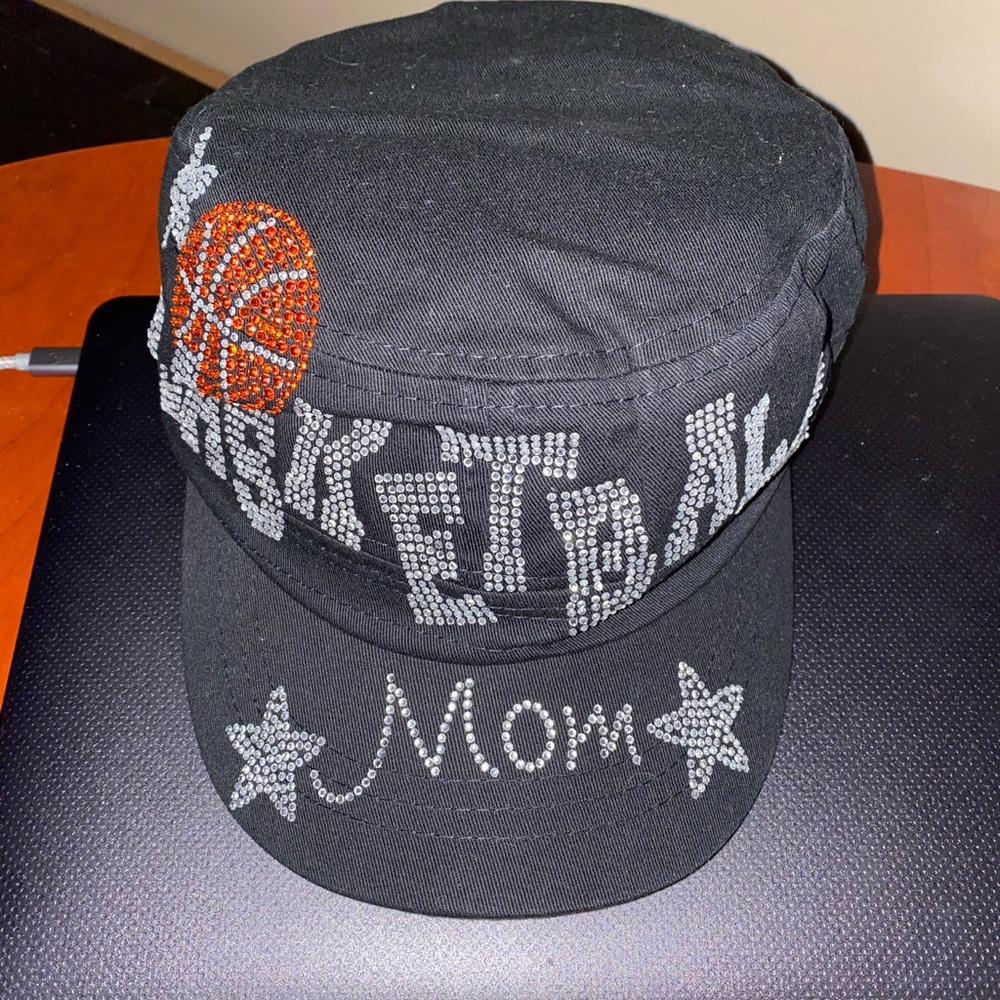 Woman’s cap - Picture 2 of 2